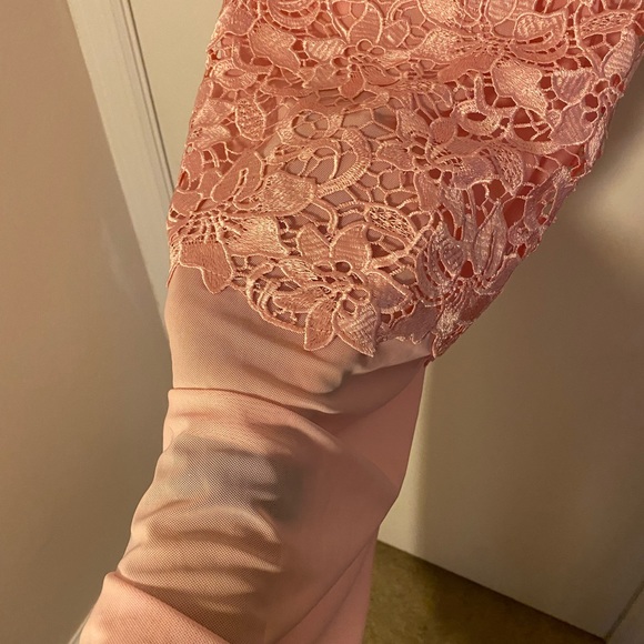 MEDIUM formal dress with flower design - Picture 2 of 5